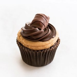 Piece-of-cake-Kinder-Bueno-Cupcake