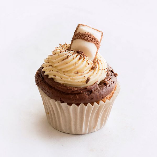 Piece-of-cake-Kinder-Bueno-White-Cupcake.