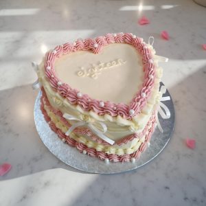 Vintage style cake
