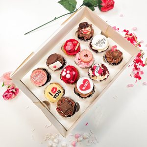 12 Mini Valentines Cupcakes
